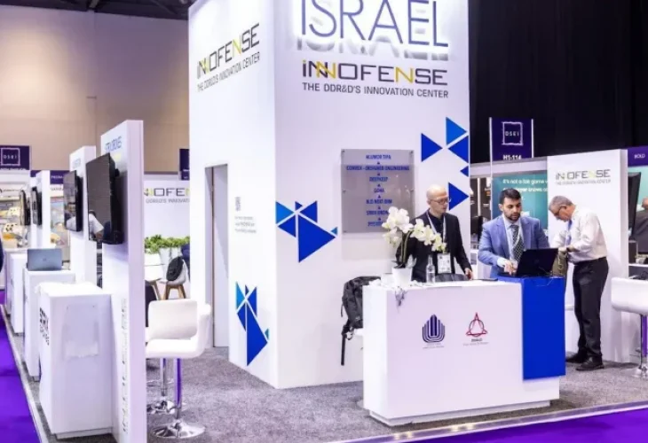 השתתפות בתערוכה בבריטניה, לפני שנתיים (צילום: אגף דוברות וקשרי ציבור משרד הביטחון)