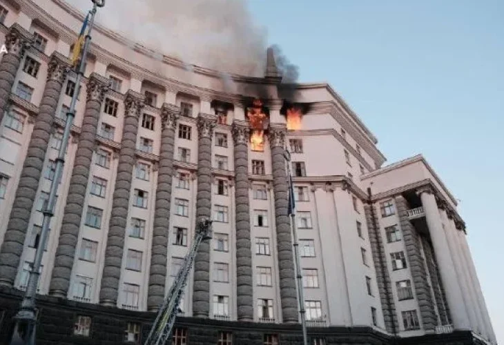 הבניין שנפגע בקייב (צילום: לפי סעיף 27א')