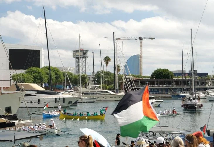 חלק מהאוניות עת יצאו מנמל בספרד (צילום: שאטרסטוק)