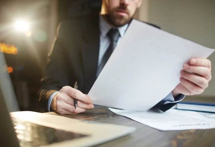 עורך דין • FREEPIK