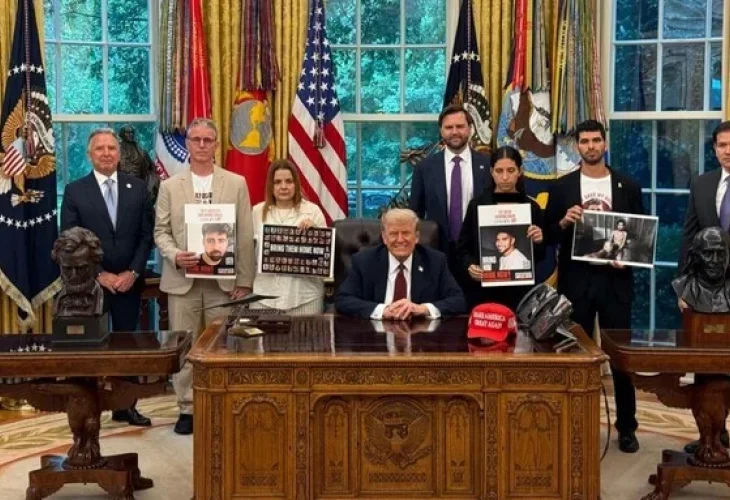 טראמפ, שורדי שבי ומשפחות חטופים בבית הלבן (צילום: מטה משפחות החטופים)