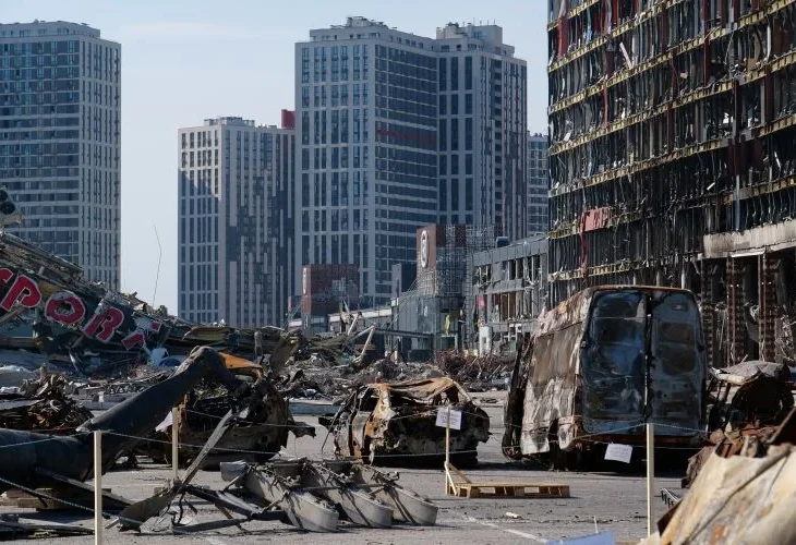 בניין שנפגע בקייב, ארכין (צילום: שאטרסטוק)