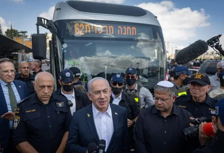 נתניהו בזירת הפיגוע בירושלים (צילום: חיים גולדברג, פלאש90)