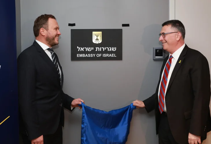 סער ומקבילו צחקנה (צילום: שלו מן)