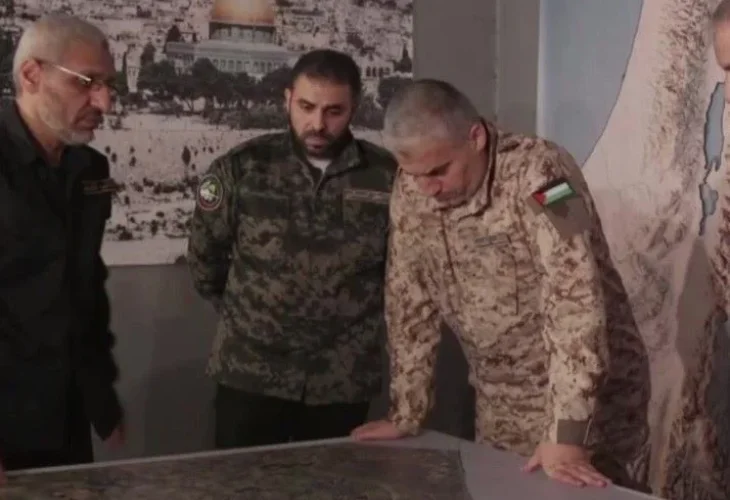 אבו עוביידה, במרכז התמונה (צילום: דובר צה"ל)