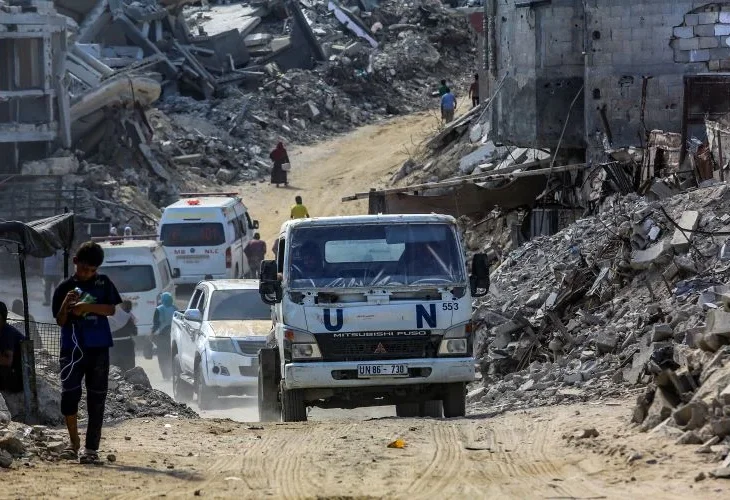 כלי רכב של האו"ם בחאן יונס (צילום: פלאש90)