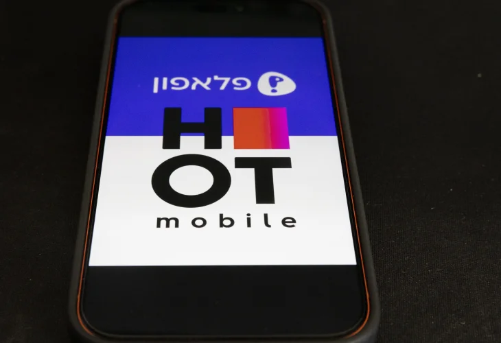 פלאפון רוכשת את הוט מובייל (צילום: יהונתן סינדל, פלאש90)
