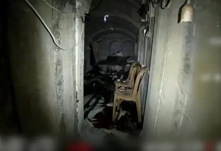 מתחם שהייה שנחשף במנהרה בעזה (צילום: דובר צה"ל)
