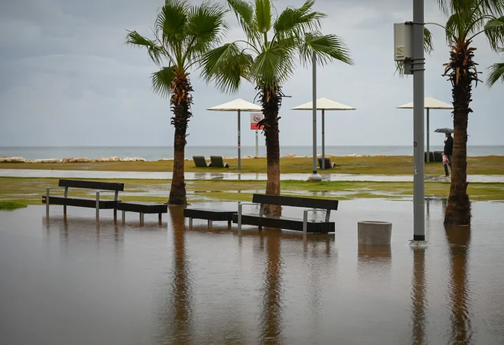 סופת ״ביירון״ בתל אביב (צילום: אבשלום ששוני, פלאש90)