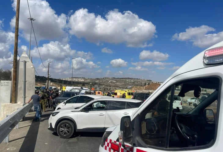 זירת הפיגוע (צילום: דוברות מבצעית מד"א)