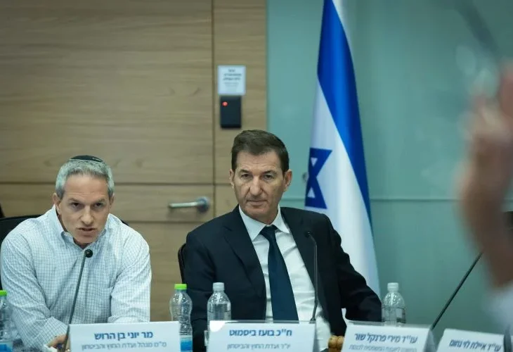 ח"כ ביסמוט (מימין) (צילום: יונתן סינדל, פלאש90)