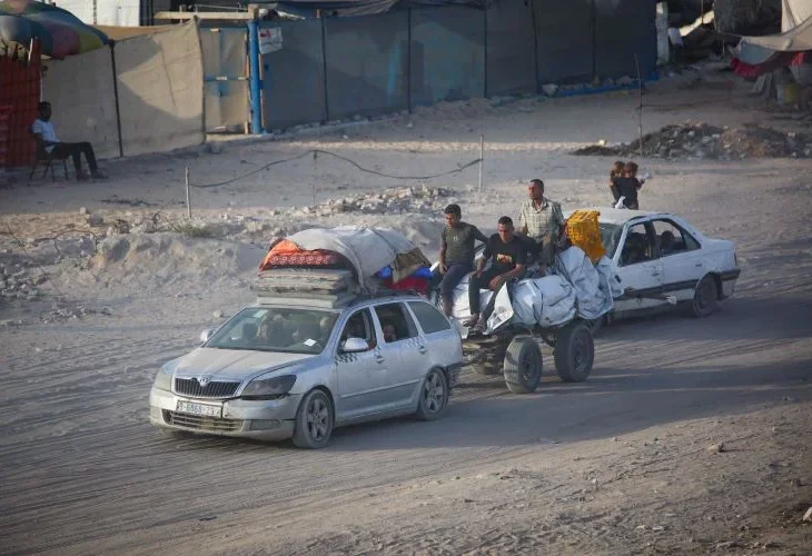 יציאה מהעיר עזה (צילום: פלאש90)