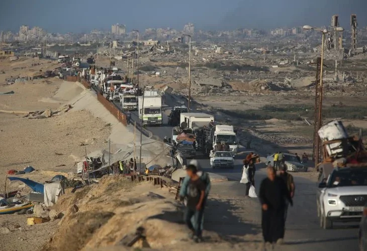 יוצאים מהעיר עזה (צילום: פלאש90)