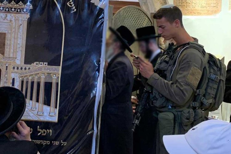 יוסף הי"ד בעת שאיבטח את ביקורו של ביידן בבית לחם, הספיק "לקפוץ" לקבר רחל