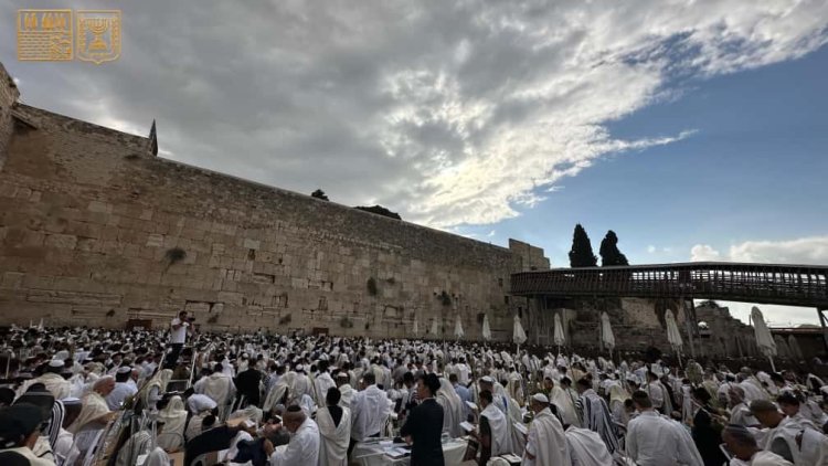 ברכת הכהנים בכותל (צילום: הקרן למורשת הכותל המערבי)