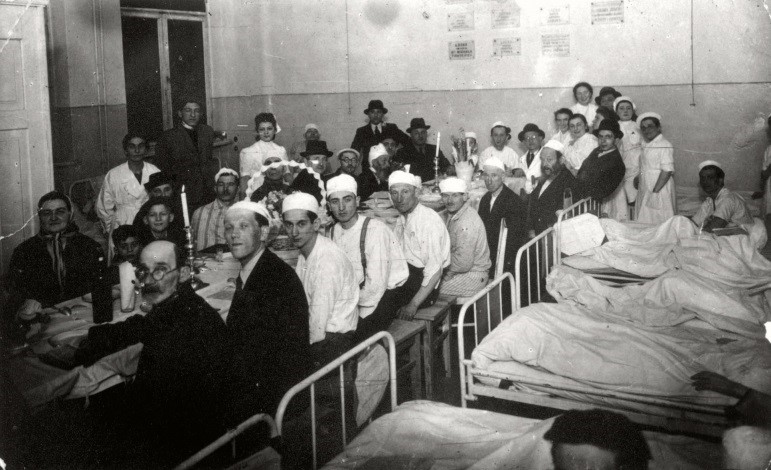 Passover Seder in a hospital in Sosnowiec, Poland, 1941
