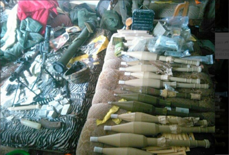 אמל״ח שאותר במבנה (צילום: דובר צה״ל) 