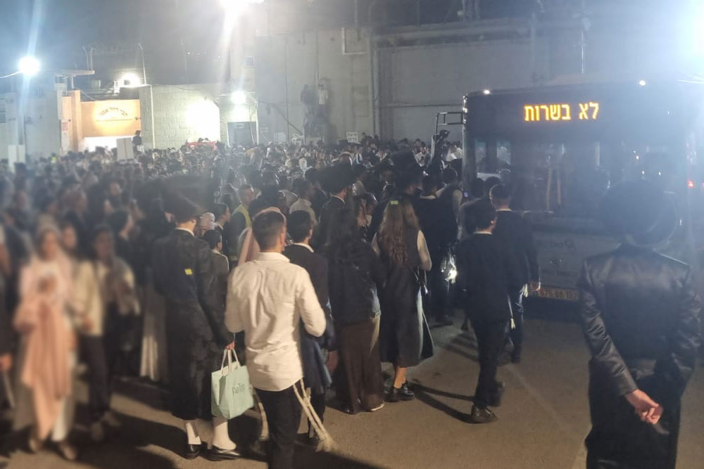 כבר עכשיו, בימים אלו שלפני ההילולה, הציון עמוס מאוד