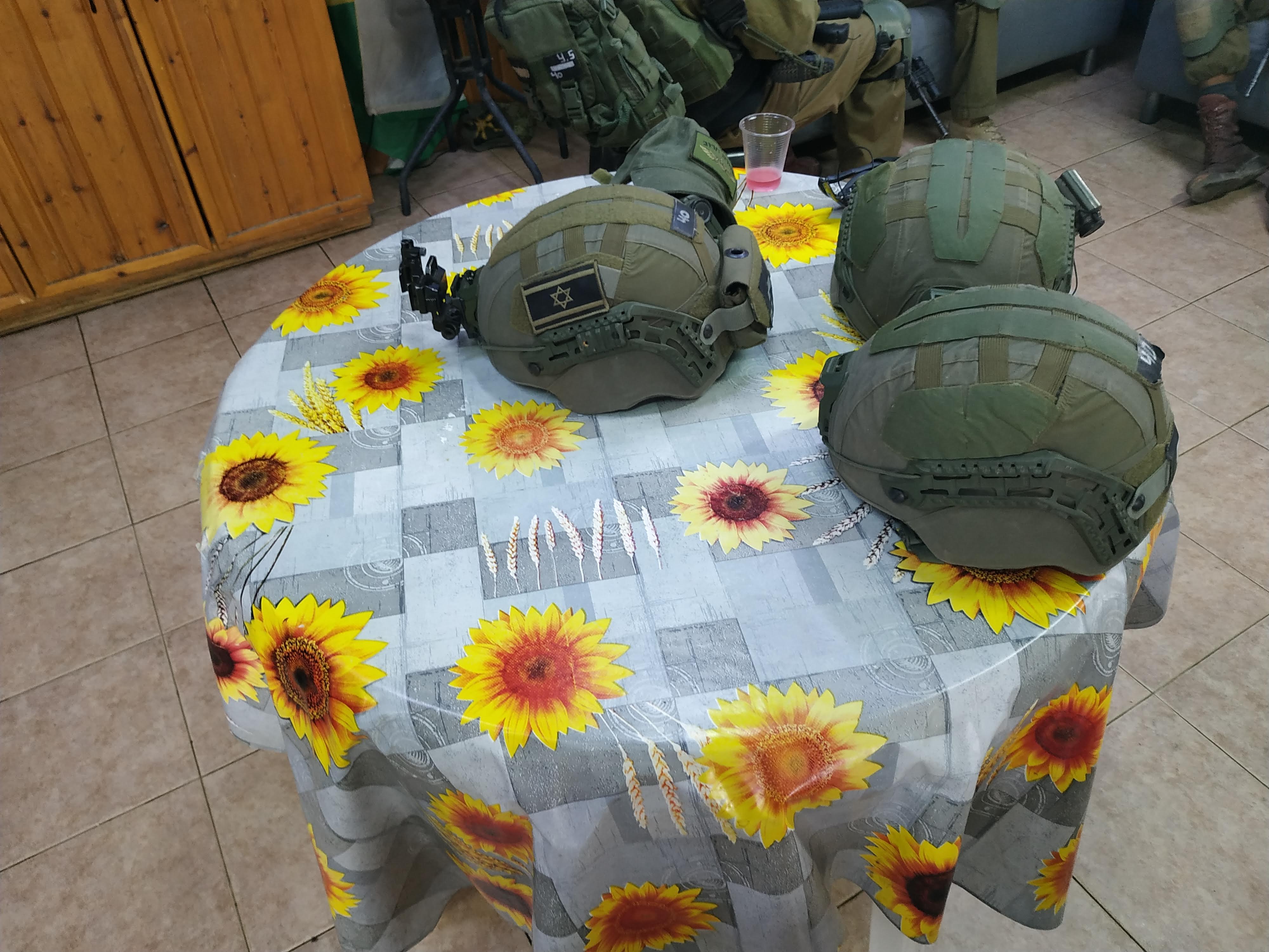 חיילים בפינה החמה