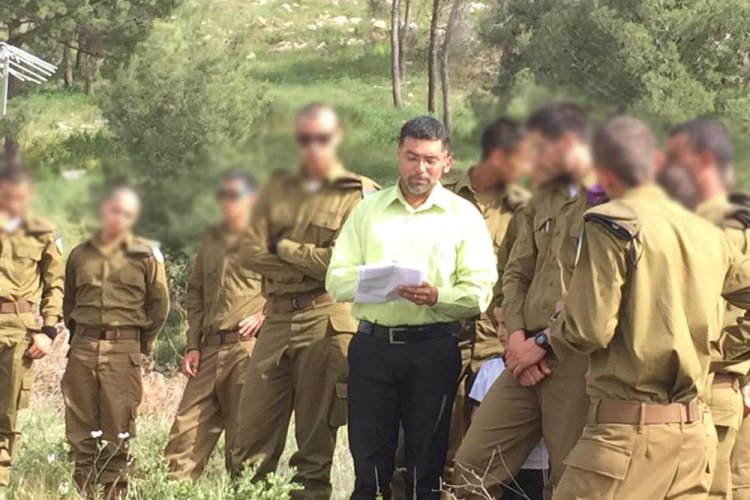 מדריך טירונים בכפר לפני כ-12 שנה