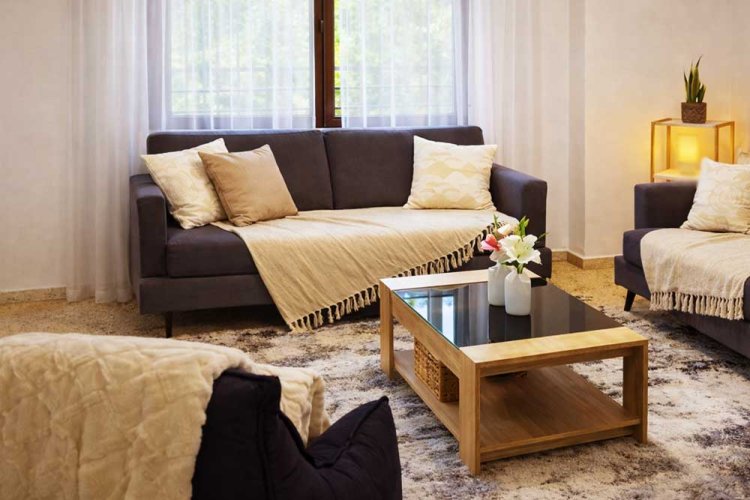 הסלון הולבש בבדים, טקסטורות וצבעים - חדש