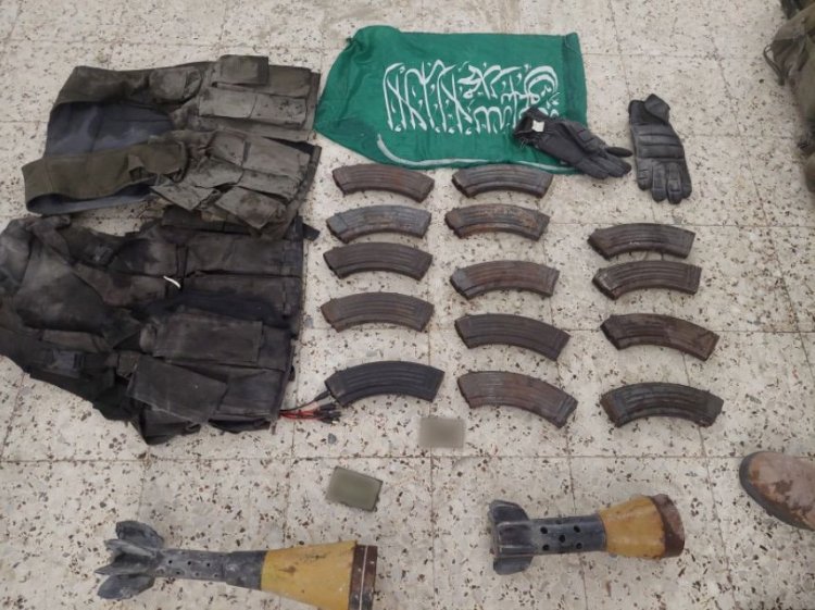 אמצעי לחימה שאותרו על-ידי הכוחות במרחב (צילום: דובר צה״ל)