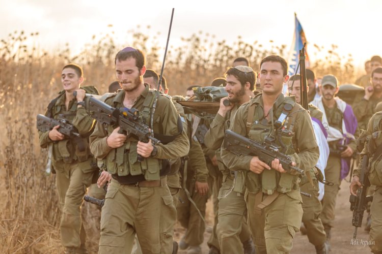 Yehuda with his soldiers