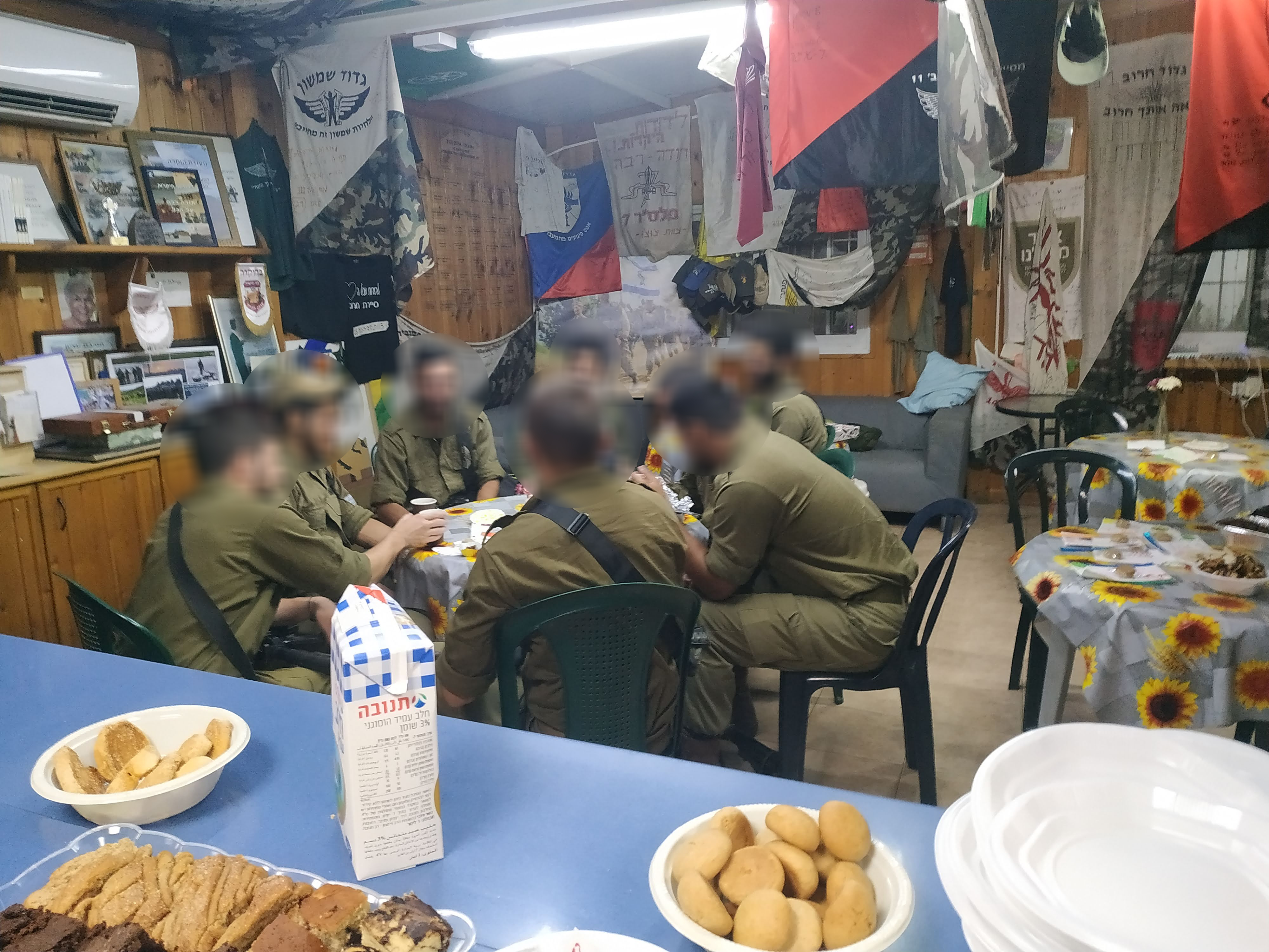 חיילים בפינה החמה