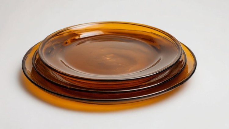 צלחות זכוכית פשוטות והרבה שמחה בלב