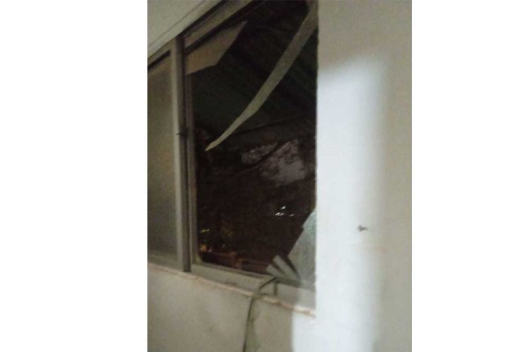 הכל היה מלא ברסיסים, מהחלונות נשארה רק המסגרת