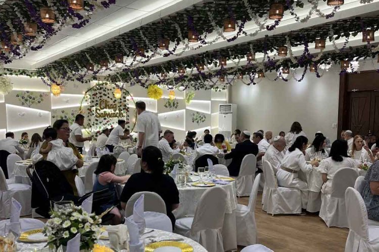 הקהילה בסעודת החג