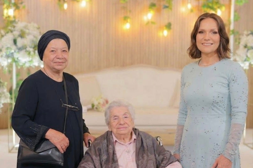 אמרתי להם שבעקבות סבתא, עשיתי בירור בעצמי, וגם לי יש סרטן (לאה שופס, אמה וסבתה. קרדיט לצילום: אלקנה אברג'ל)