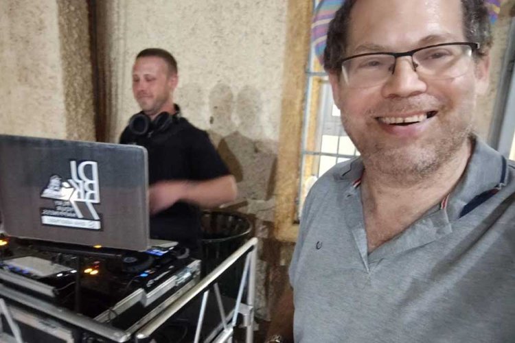 קרונפלד ודי-ג'י שעבר בין המחלקות בהפנינג פורים