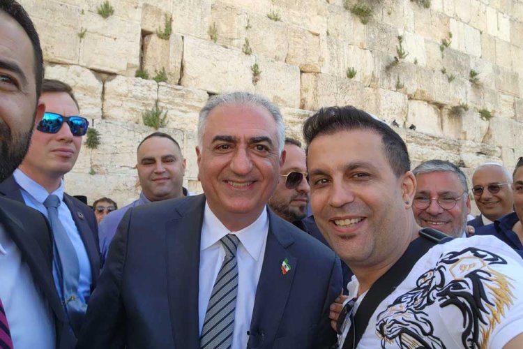 עם רזא עלי פהלווי, בנו של השאה האיראני האחרון