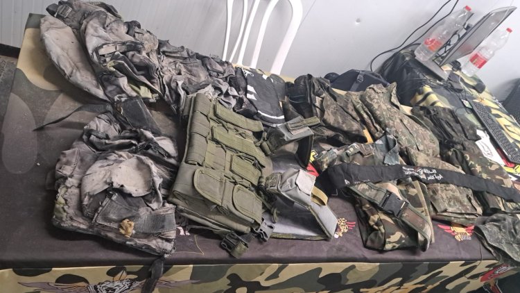 אמצעי לחימה שאותרו במרחב (צילום: דובר צה״ל)