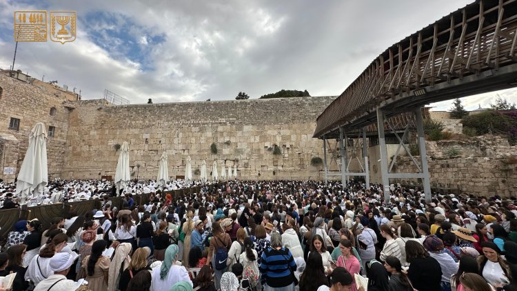 ברכת הכהנים בכותל (צילום: הקרן למורשת הכותל המערבי)