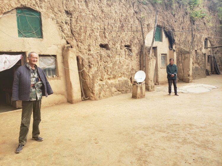 במפגש עם תושבי הבתים החצובים בהר