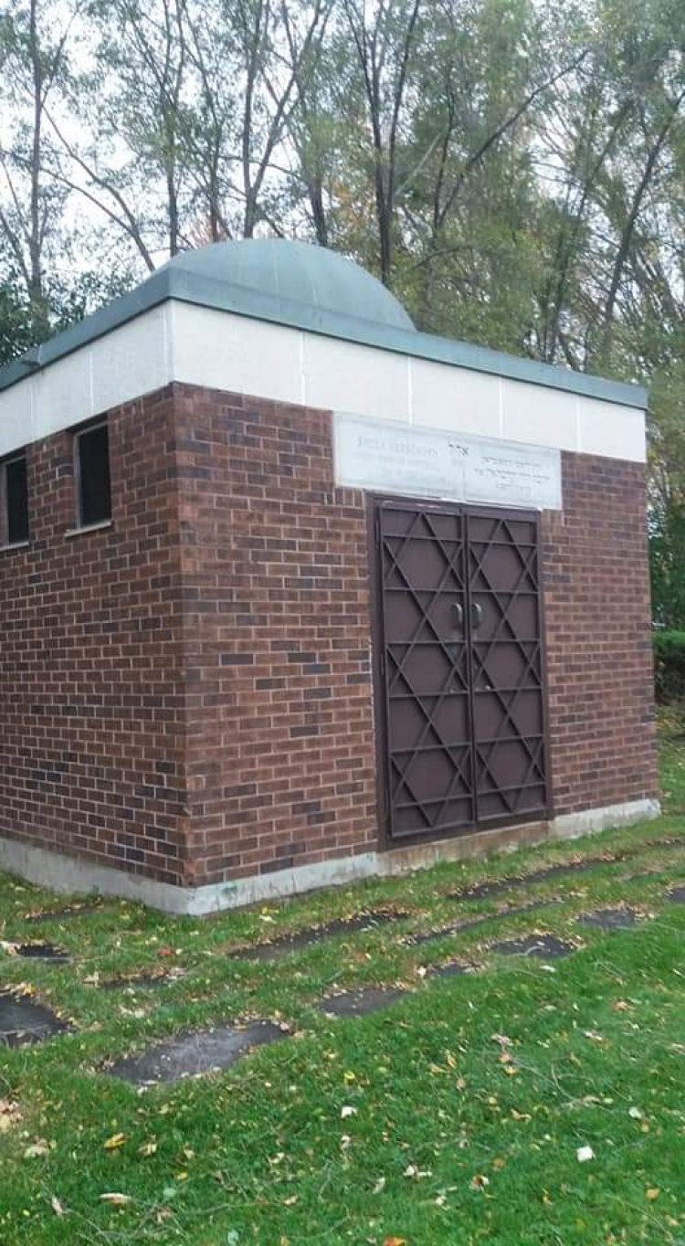 Grave in Montreal, 'Shiloh' Cemetery, of the brother of Miriam's great-grandfather Rabbi Yehoshua Halevi Hirshhorn.