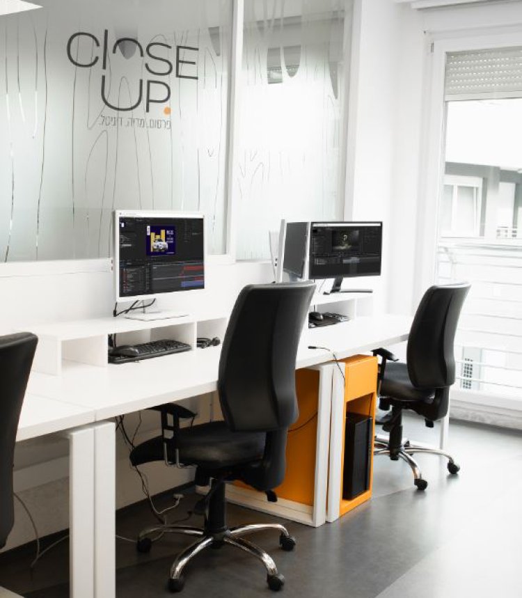 "No entry for the computer at my place". Offices of 'Close Up'