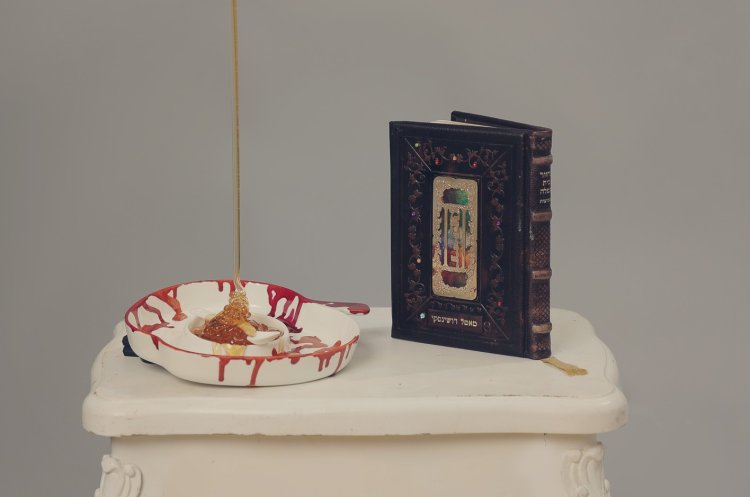 צלחת ומחזור מאוירים, עבודת יד