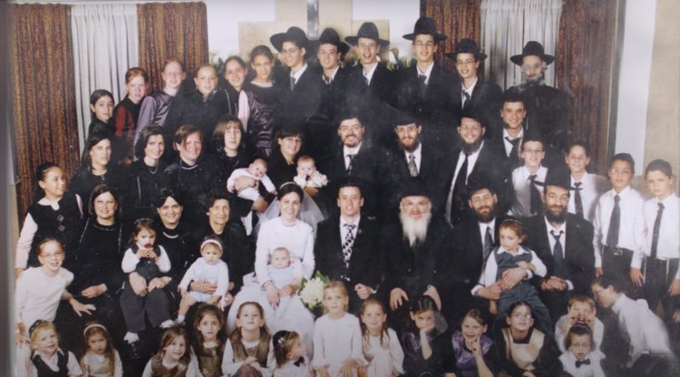 רבקה עם משפחתה וצאצאיה
