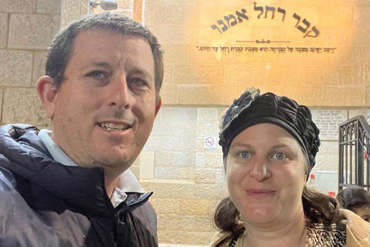 (חוגגים את החלמתו בקבר רחל אמנו)