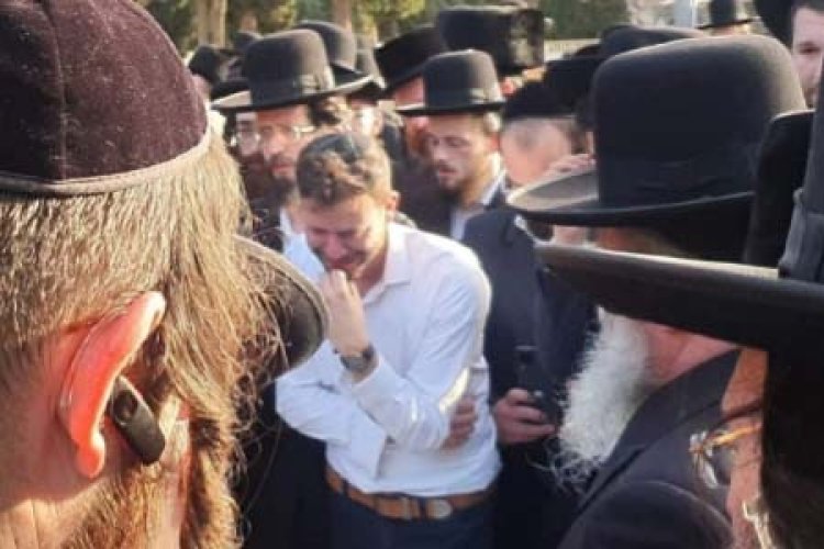 ההלוויה, כמה דקות לשבת