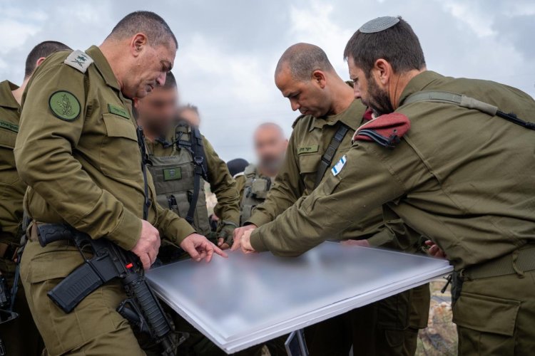 הרמטכ״ל בזירת הפיגוע (צילום: דובר צה״ל)