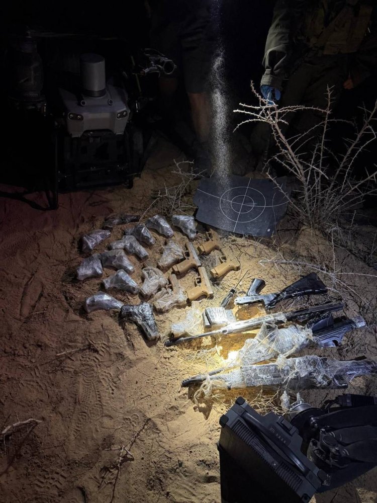 (צילום: דובר צה״ל) אמצעי הלחימה שנתפסו