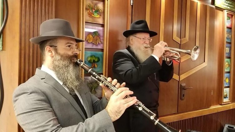 בהופעה עם אביו ז"ל