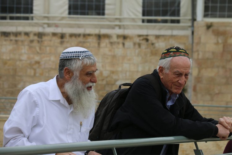 עם האסטרונאוט היהודי ג'פרי הופמן (קרדיט: הקרן למורשת הכותל)