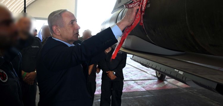 נתניהו בבסיס תל נוף (צילום: אבי אוחיון, לע״מ)