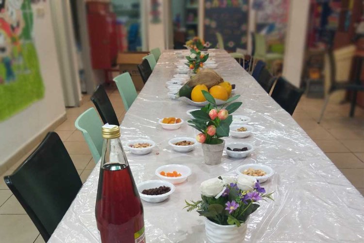 סדר ט"ו בשבט במשפחתון
