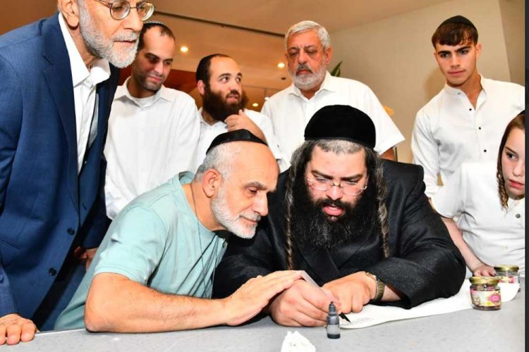 כתיבת ספר תורה לעילוי נשמות הקדושים, כל משפחה מוסיפה אות